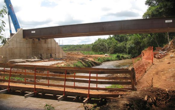 Ponte sobre o Ribeirão do Salitre