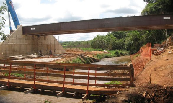 Ponte sobre o Ribeirão do Salitre
